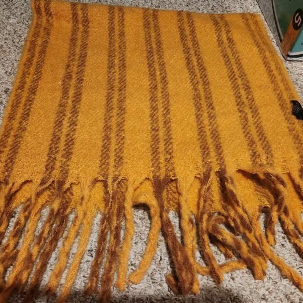 Steve madden scarf